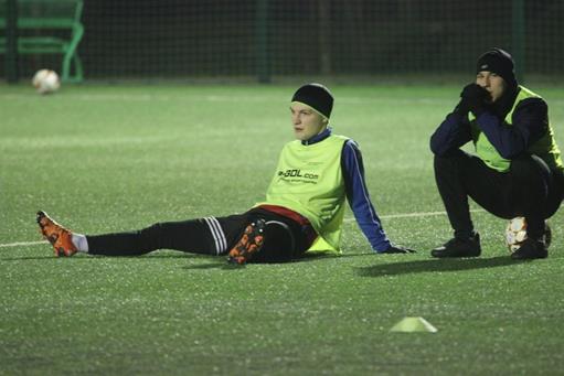 JeziorakTV: Relacja z treningu trampkarzy i juniorów Młodzieżowej Akademii Piłkarskiej Jezioraka