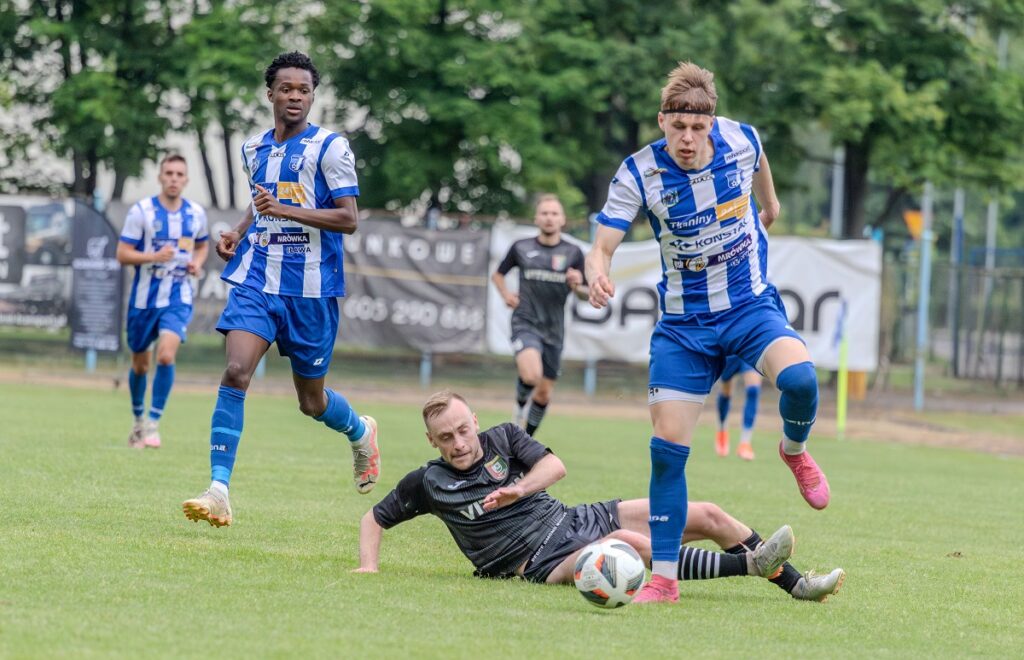 Jeziorak wygrał z wiceliderem! Jeziorak Iława – Znicz Biała Piska 2:0 (0:0)