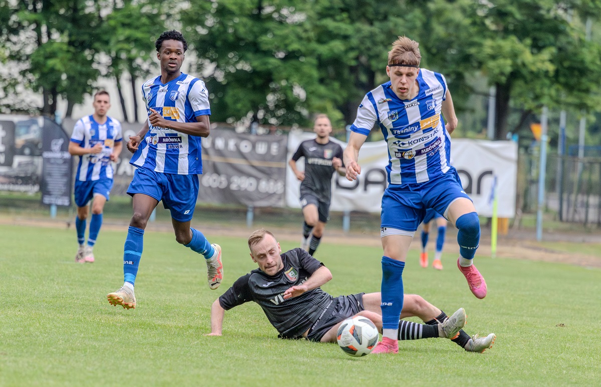 Jeziorak wygrał z wiceliderem! Jeziorak Iława – Znicz Biała Piska 2:0 (0:0)