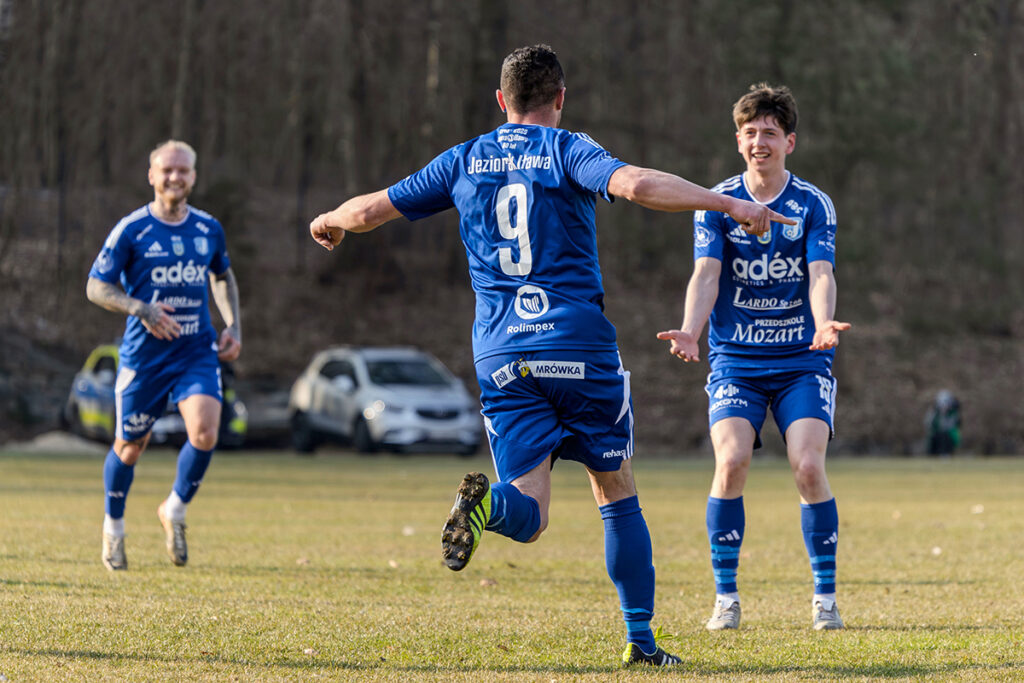 forBET IV liga: Galeria z meczu Olimpia Olsztynek – Jeziorak Iława