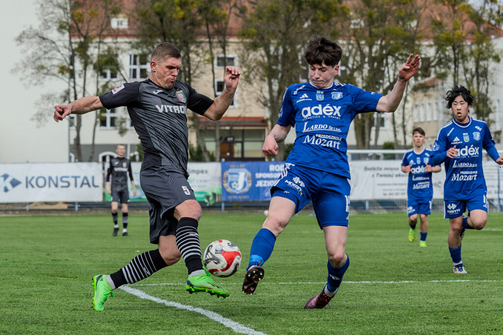 forBET IV liga: Galeria z meczu Jeziorak Iława – Znicz Biała Piska